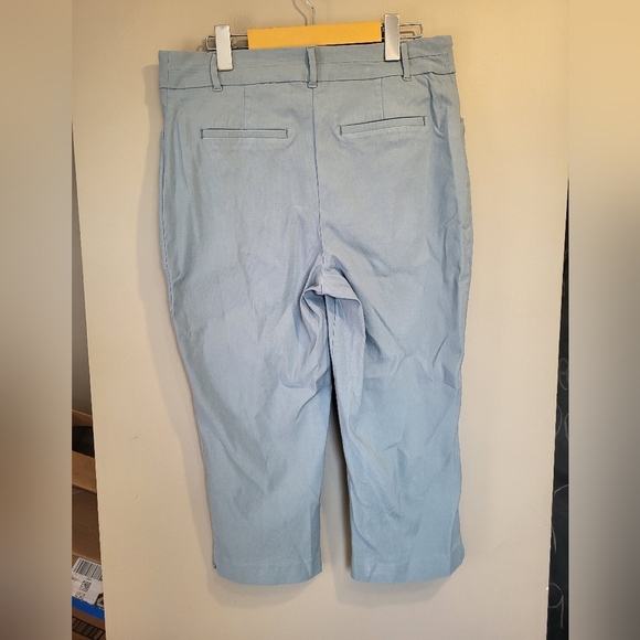 Reitmans Soft Blue Capris, Size 14 - Picture 2 of 4